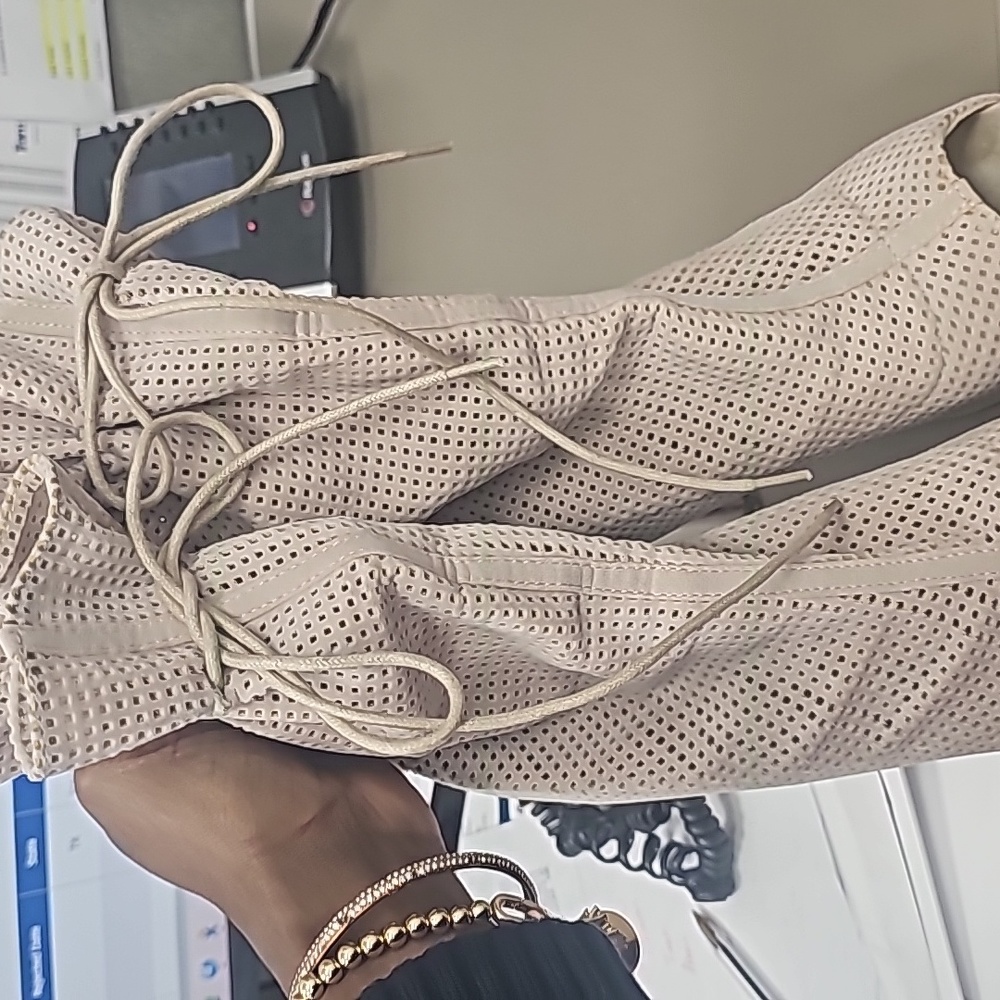 Perforated booties - Picture 4 of 5